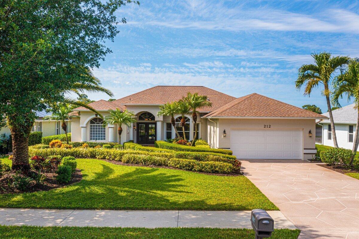 Primary Photo - 212 SW Whitewood Dr