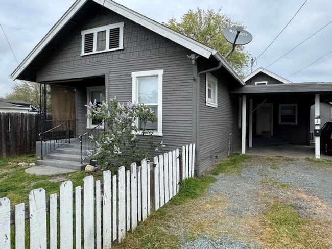 Foto del edificio - 1114 W 8th St