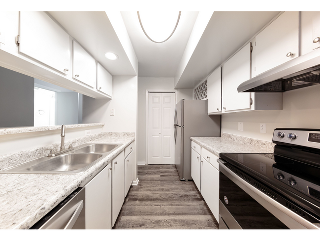 Modern Kitchen | Apartments For Rent in Johnson City TN | Sterling Hills - Sterling Hills Apartments