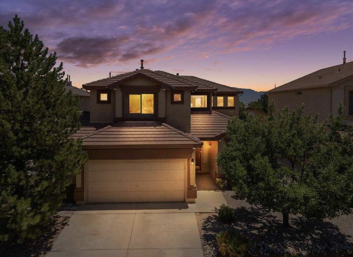 Foto principal - 10444 Oso Ridge Pl NW