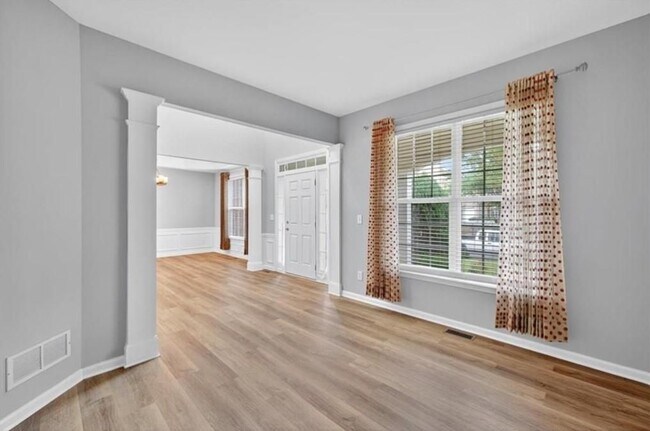 Building Photo - 740 Mayfair Ct