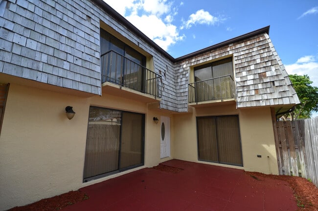 Building Photo - 156 Lake Arbor Dr