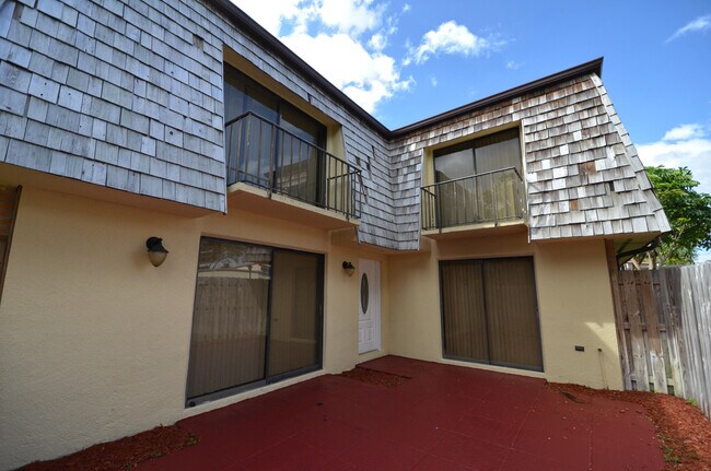 Foto del edificio - 156 Lake Arbor Dr