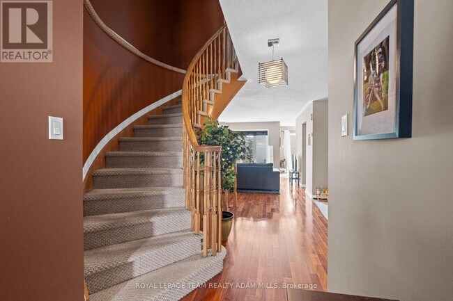 Building Photo - 445 Claridge Dr
