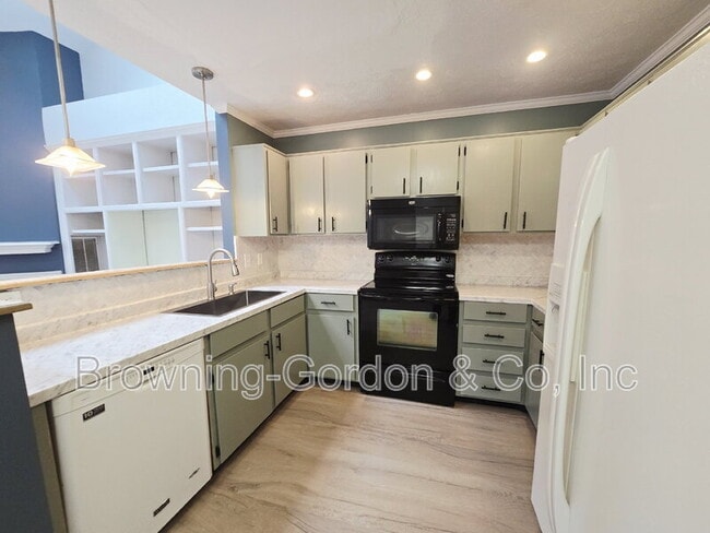 Foto del edificio - 5210 Village Way