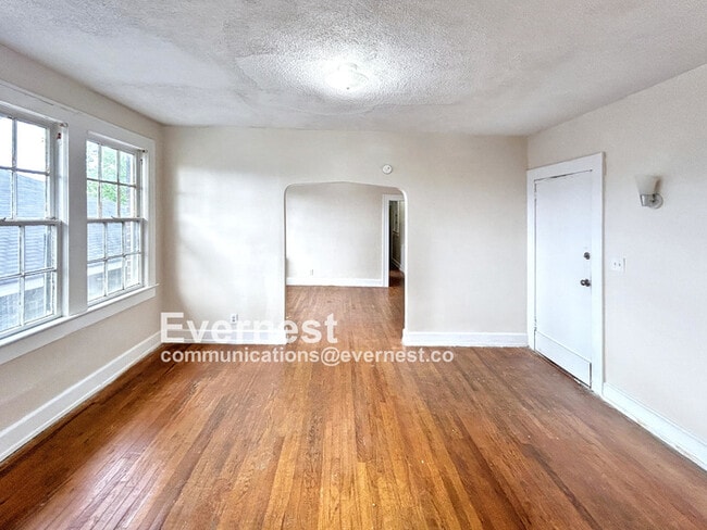 Foto del edificio - 904 3rd St W