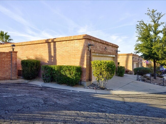 Photo - 3 Bedroom 2 Bathroom with Community Pool!! House