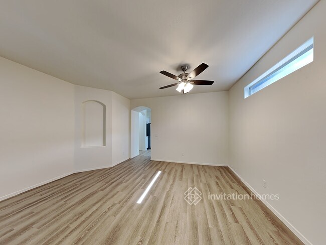 Building Photo - 5645 W Vineyard Rd