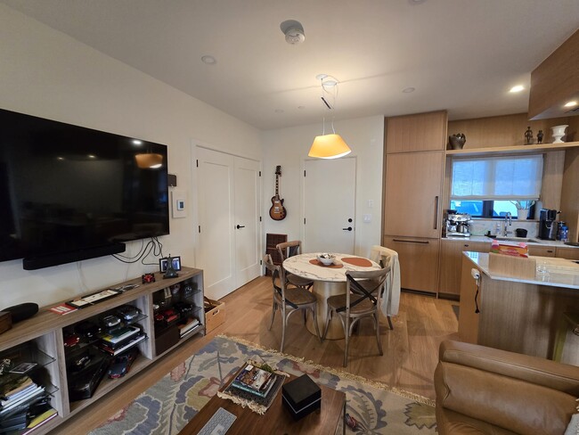 Photo du bâtiment - 1232 W 26th Ave