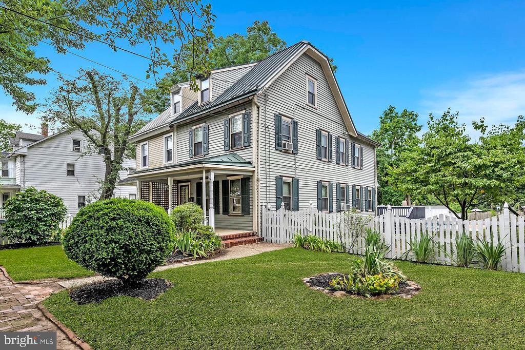 Primary Photo - 206 Broad St