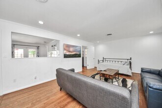 Building Photo - 5139 Beechnut St