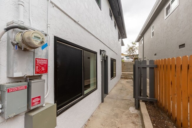 Building Photo - ***CONTEMPORARY COMPFORT ***COLLEGE AREA**...