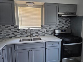 Building Photo - 14605 Des Plaines St