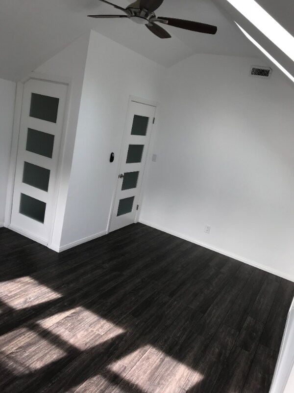 Foto del edificio - 2260 Beachwood Dr