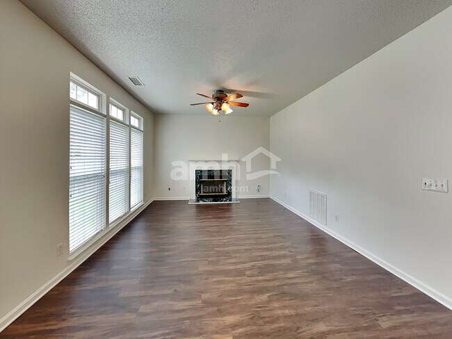 Building Photo - 5142 Bentgrass Run Dr