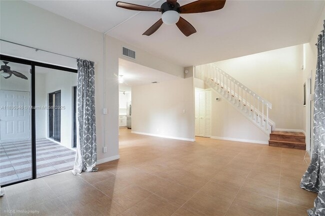 Foto del edificio - 567 Racquet Club Rd