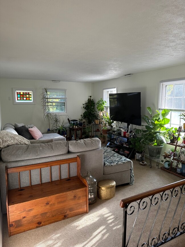 Sala de estar - 1706 Cedar Hill Rd