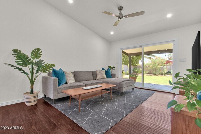 Foto del edificio - 6867 E Phelps Rd