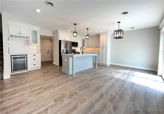 Foto del edificio - 10985 Main St