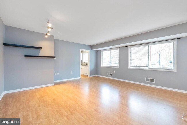 Foto del edificio - 10620 Weymouth St