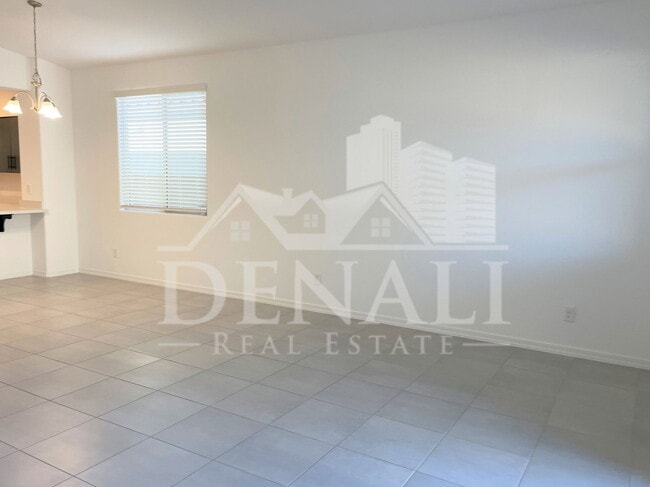 Foto del edificio - 7954 W Medlock Dr