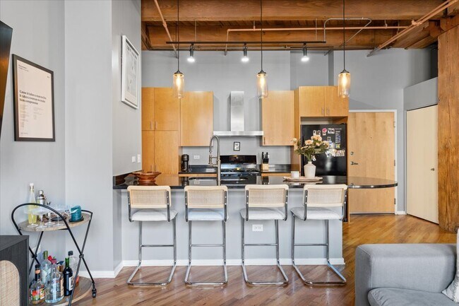 Foto del edificio - 1040 W Adams St