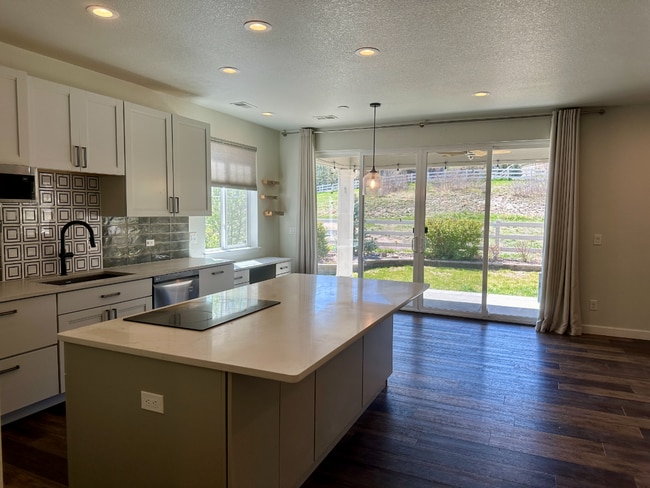 Building Photo - ****MOVE IN SPECIAL***  Move in Before February 20, 2026 and receive $500 off of 1st Month's Rent!!