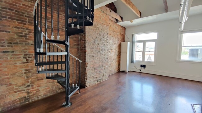Building Photo - 1705 E Carson St