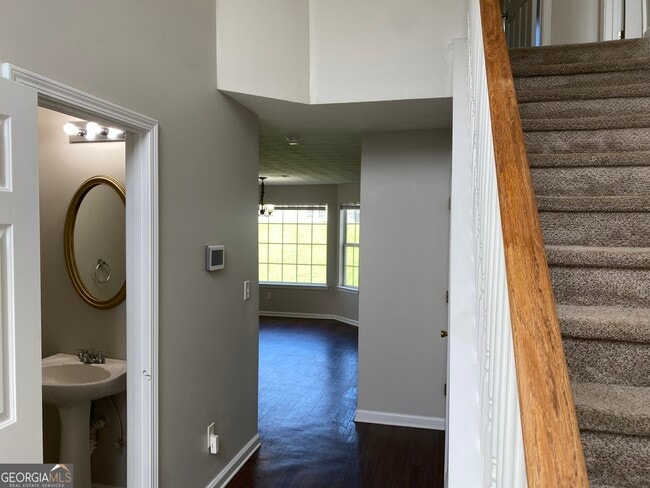 Building Photo - 456 Parkside Way