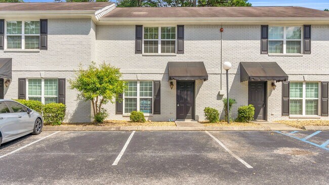 Foto del edificio - East Brainerd | 2 Beds, 2.5 Baths, Patio, ...