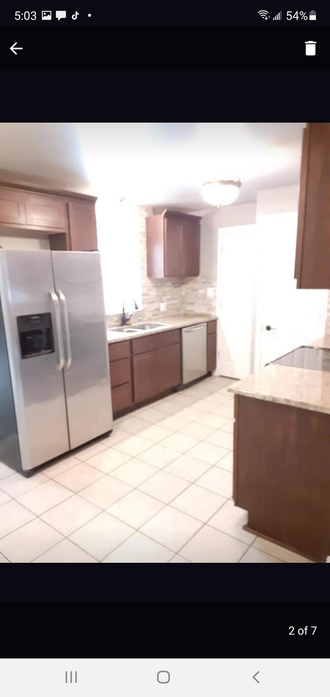 Foto del edificio - 5016 N Lydell Ave