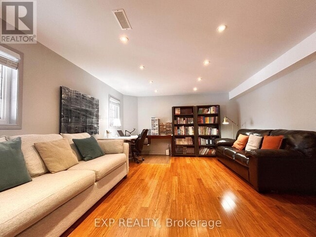 Building Photo - 5 Richvalley Crescent