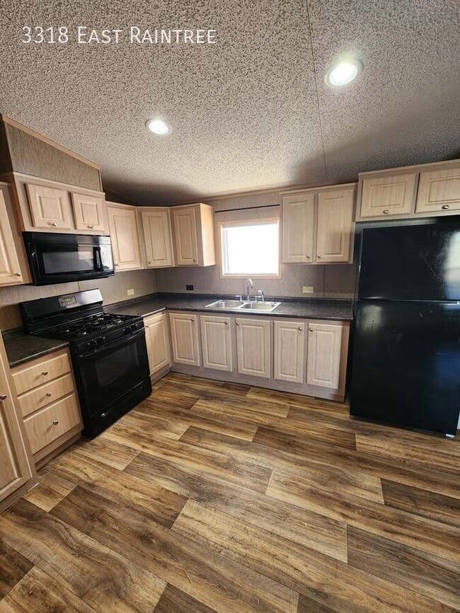 Building Photo - 3318 E Raintree Dr