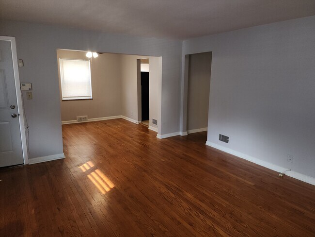 Foto del edificio - 5248 Newfield Ave