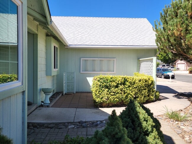Building Photo - Home For Rent in Carson City