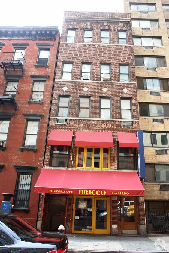 Foto del edificio - 304 W 56th St