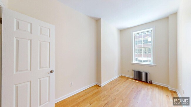 Foto del edificio - 52 W 56th St