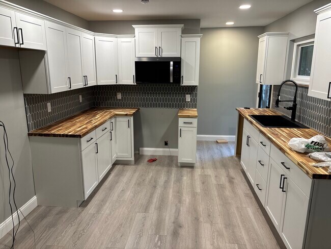 Foto del edificio - 3772 Zind Ln