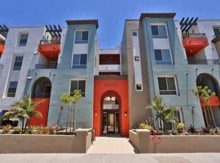 Building Photo - Oasis at Lake Encino
