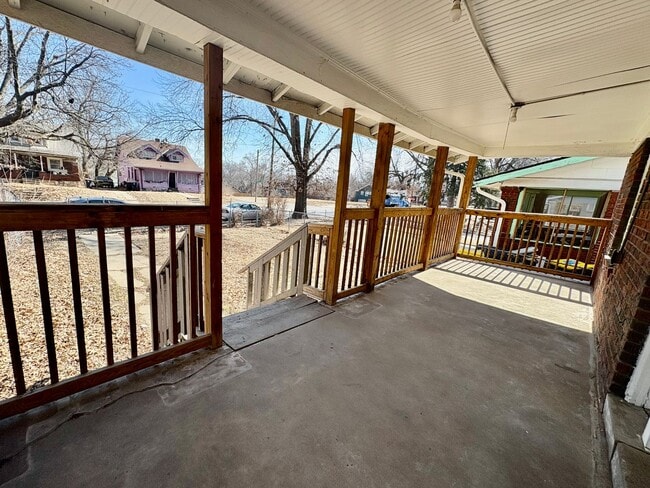 Building Photo - Spacious 2-Bedroom + Den Home with Ample Parking & Backyard!