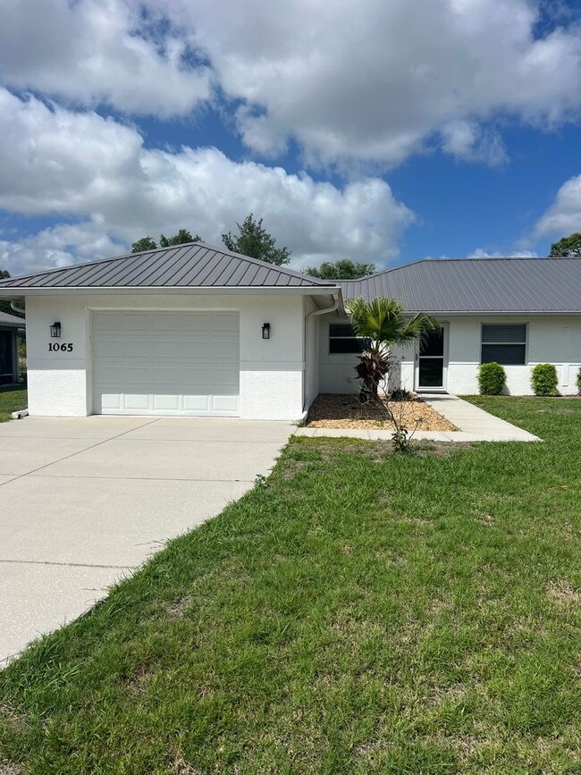 Building Photo - 1065 Nomad Rd