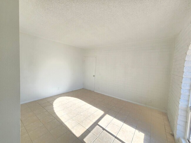 Building Photo - Great Location! 1 Bed 1 Bath Mesa Apartment