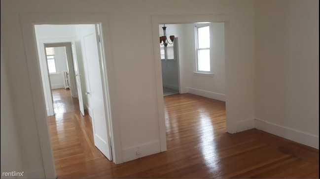 Building Photo - 3 br, 1 bath Apartment - 39 Anthony st