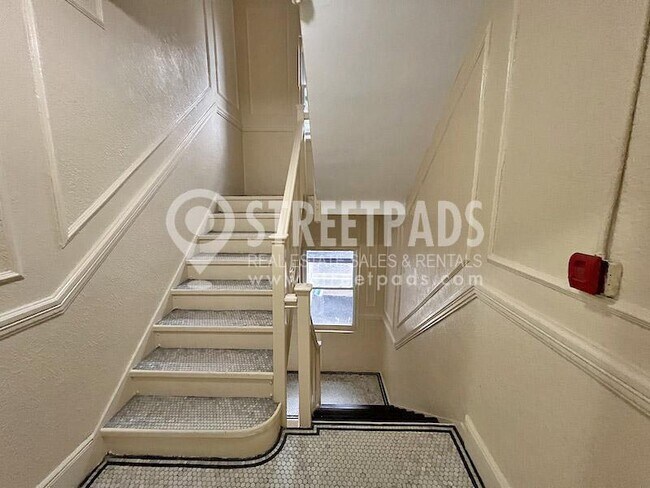 Building Photo - 2 bedroom in Boston MA 02135