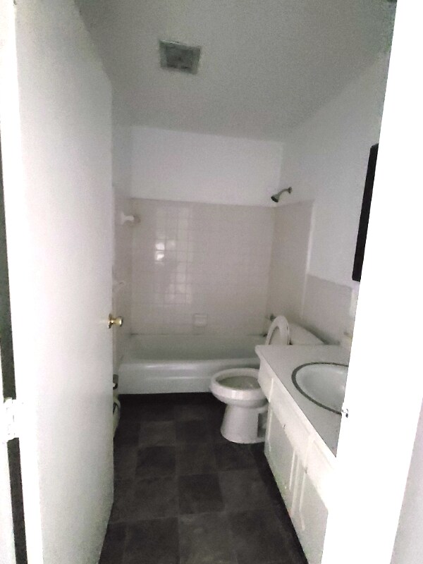 Building Photo - 3311 White Oak Dr