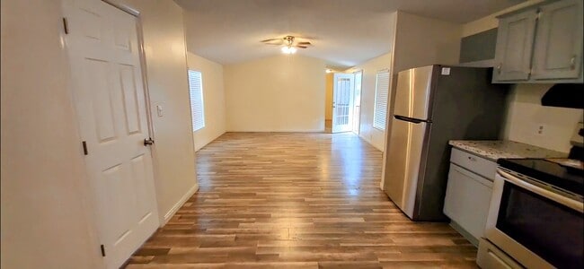 Building Photo - 2555 Lee Turner Rd