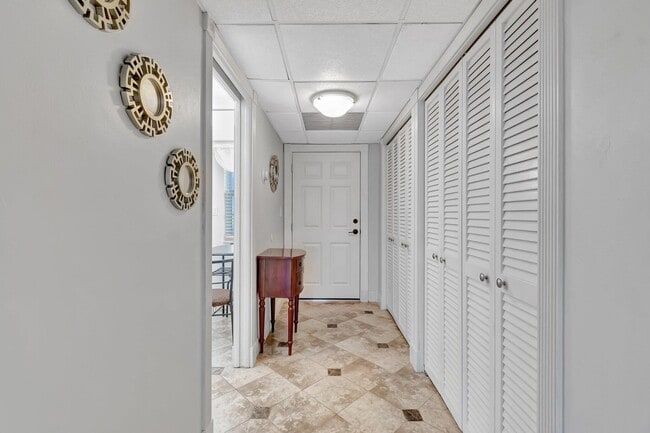 Building Photo - 2871 N Ocean Blvd