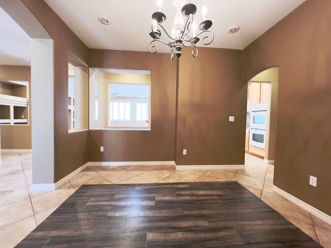 Building Photo - Welcome to the gorgeous home in Rhode Ranch