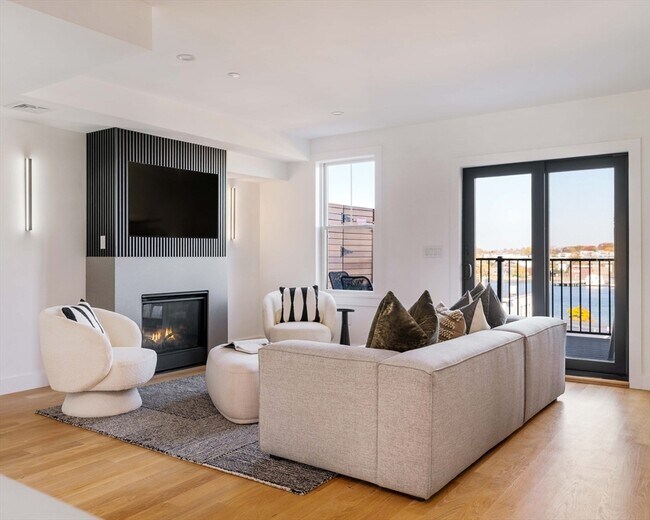 Building Photo - 272 E Eagle St