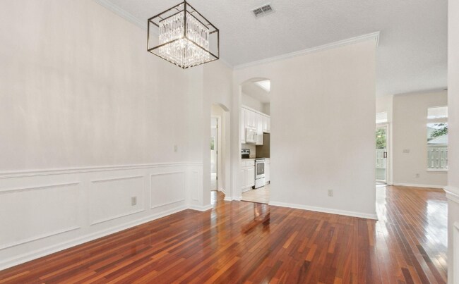 Building Photo - 1912 Bluebonnet Way